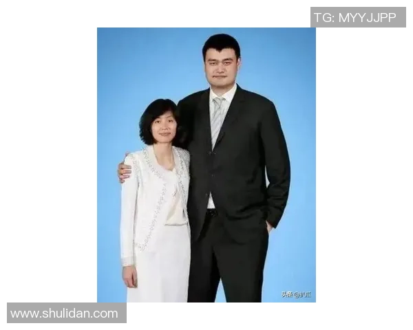 外滩浪漫盛典姚明与妻子携手步入婚姻殿堂的幸福时刻