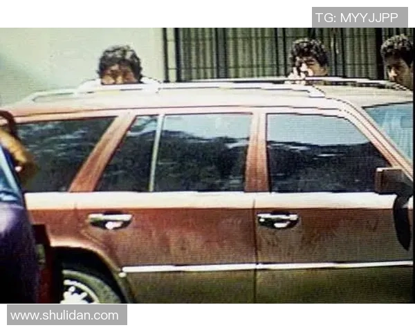 足球明星遭遇仙人跳敲诈事件真相揭秘引发社会广泛关注与讨论